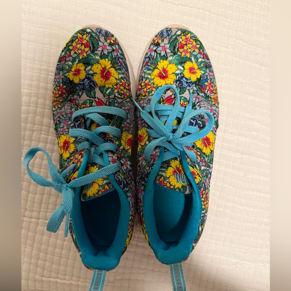 Puma Women’s Floral Print Running Shoe